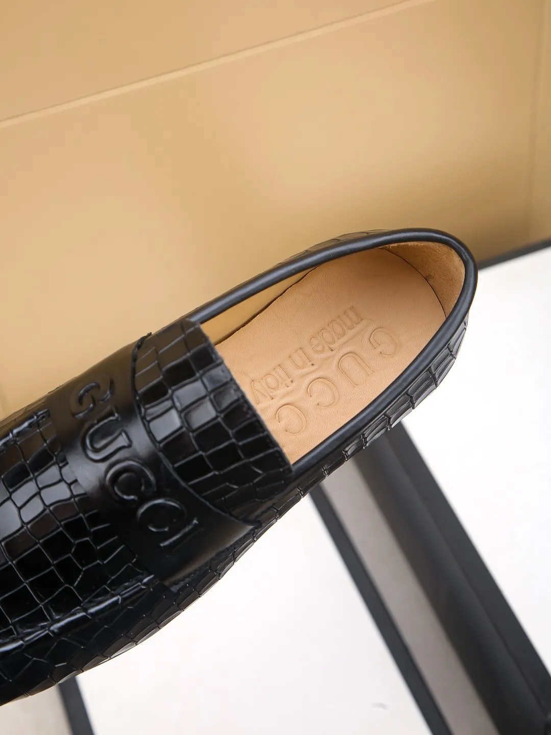Men's men's shoes 💰460 🆘【GUCCI】Gucci ·🐂里· Hot-selling beanie shoes, top brand luxury, top quality, latest fashion beanie shoes.. The upper is made of original high mercerized smooth cow suede. (Full top layer water-dyed 🐂 leather and lining). The original stylish and stylish soft rubber wear-resistant and non-slip outsole is light and comfortable on the foot, available in 2 colors! Matching code: 39-44 (customized at 38.45.46.47)